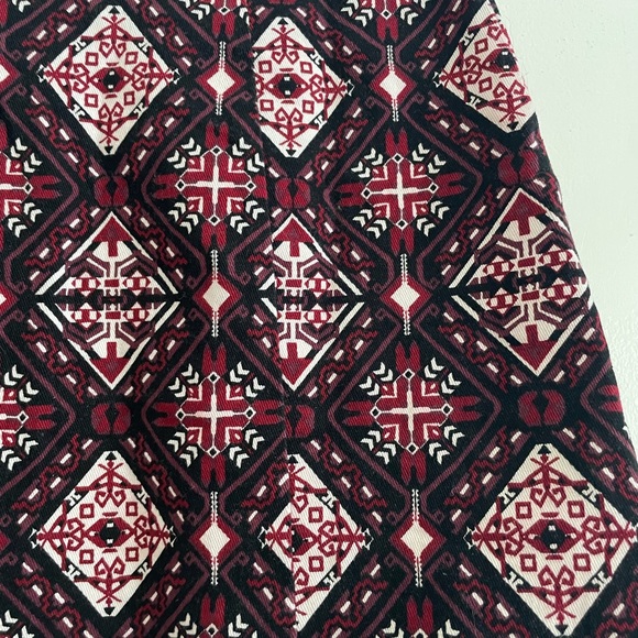 Printed zip up skirt !! - Picture 3 of 6